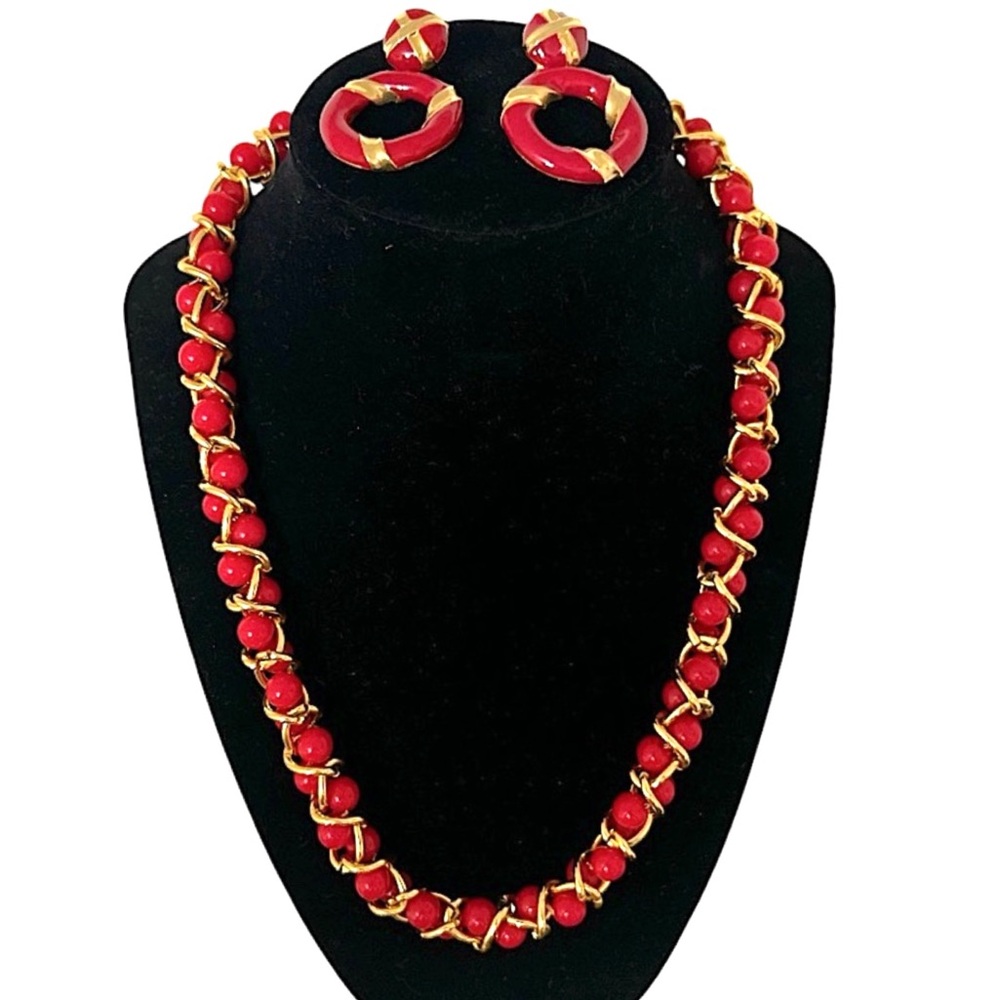 Vintage Lady Remington Red Beaded & Enamel Jewelry Set Necklace & Hoop Earrings - Picture 4 of 8